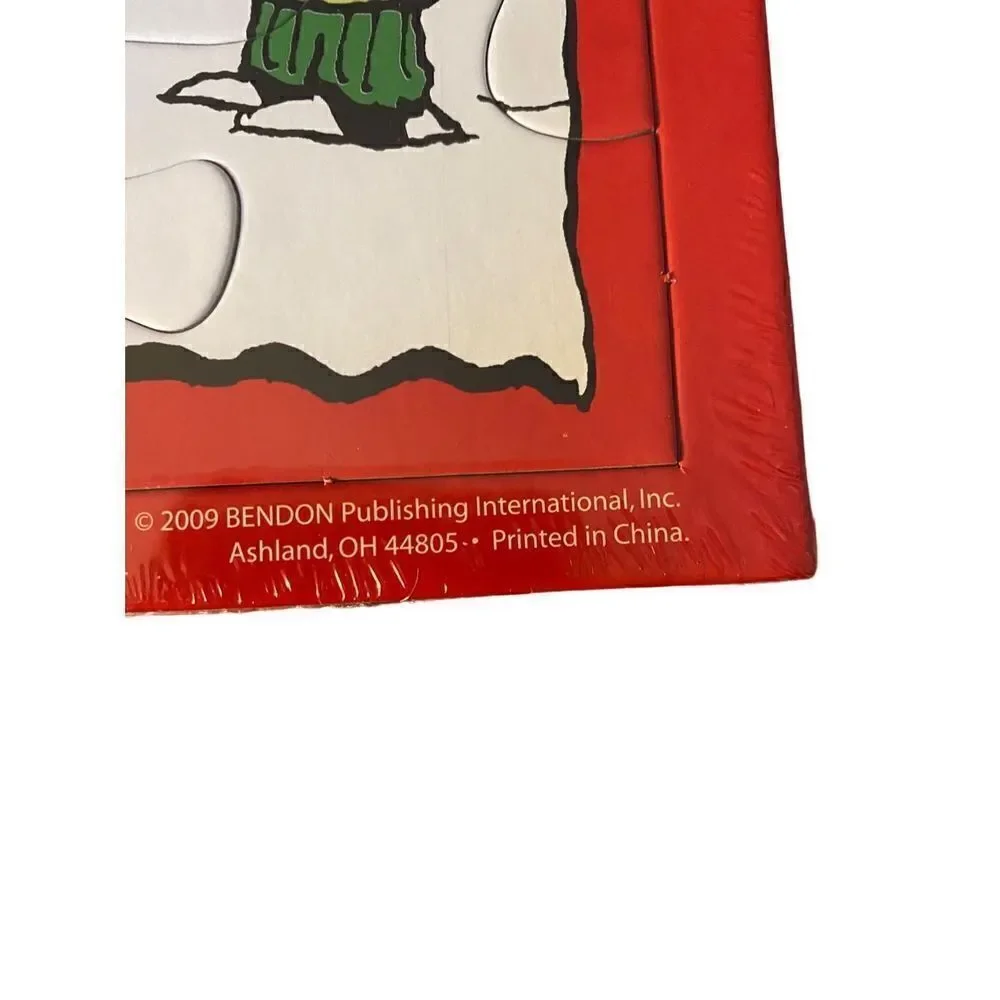 Peanuts snoopy, Charlie Brown, Holiday fun 12 piece puzzle ￼New